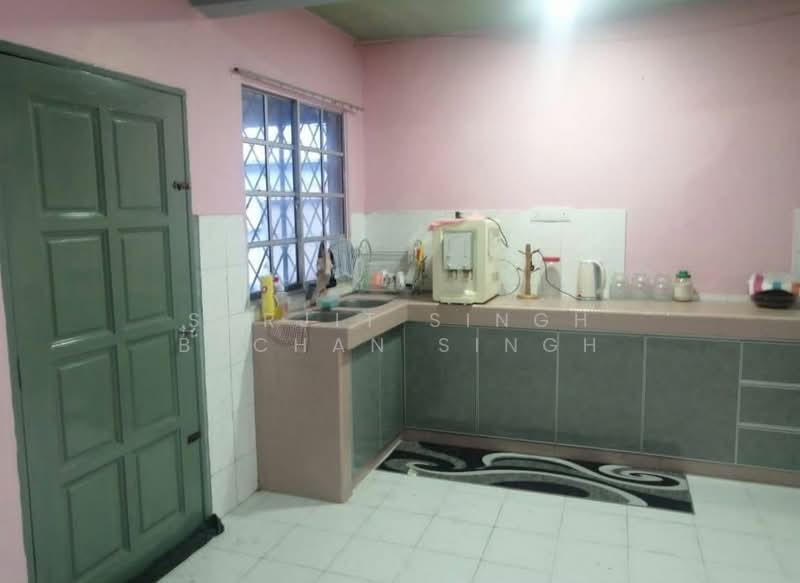 Rumah Teres 2 Tingkat untuk Dijual di Petaling Jaya (Selangor) - SURJIT SINGH BACHAN SINGH - Kitchen - PropertyGuru.com.my