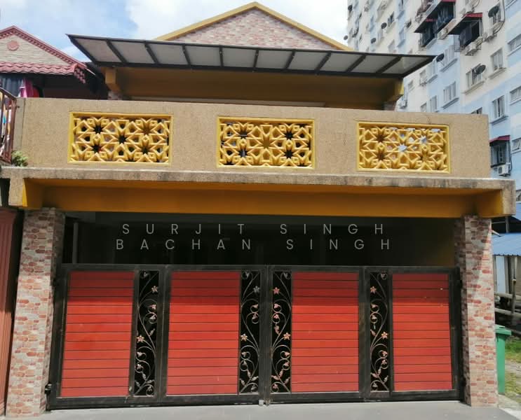 Rumah Teres 2 Tingkat untuk Dijual di Petaling Jaya (Selangor) - SURJIT SINGH BACHAN SINGH - Exterior - PropertyGuru.com.my