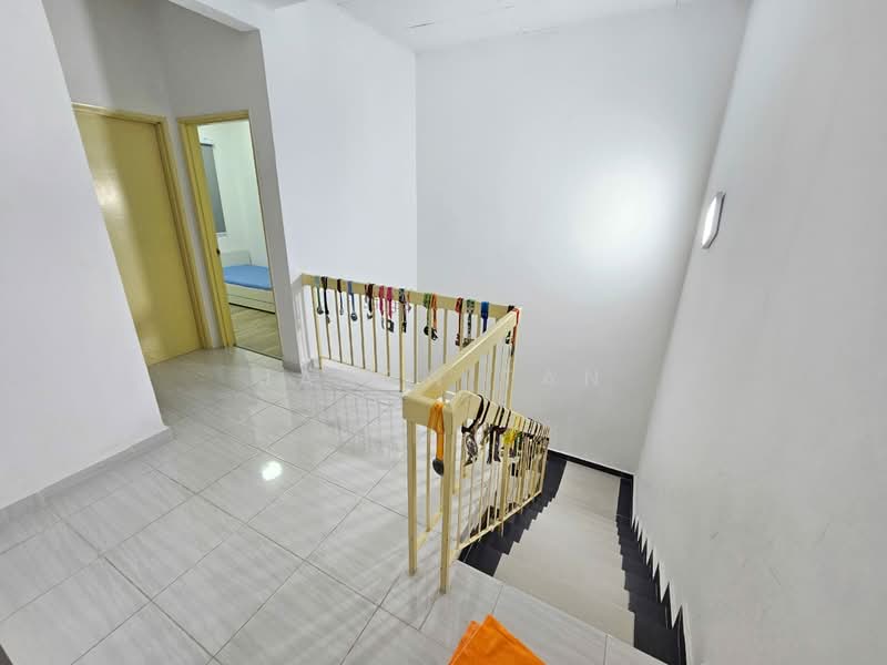 Rumah Teres 2 Tingkat untuk Dijual di Taman Puncak Jalil (Seri Kembangan) - Jason Tan - Corridor - PropertyGuru.com.my