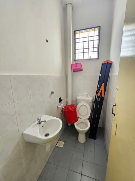 Rumah Teres 2 Tingkat untuk Dijual di Taman Puncak Jalil (Seri Kembangan) - Jason Tan - Bathroom - PropertyGuru.com.my