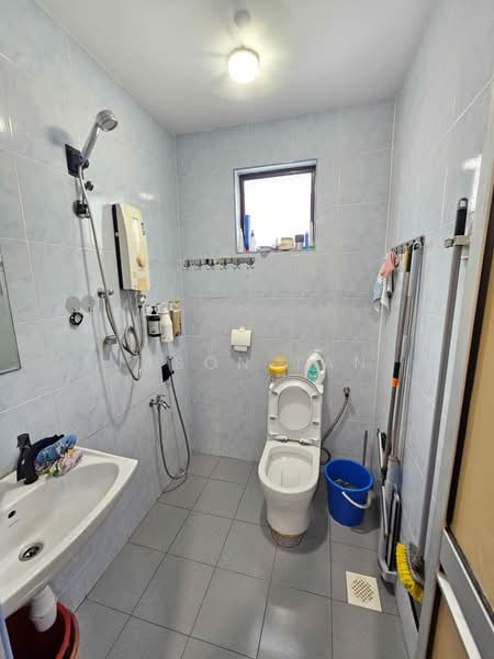 Rumah Teres 2 Tingkat untuk Dijual di Taman Puncak Jalil (Seri Kembangan) - Jason Tan - Bathroom - PropertyGuru.com.my
