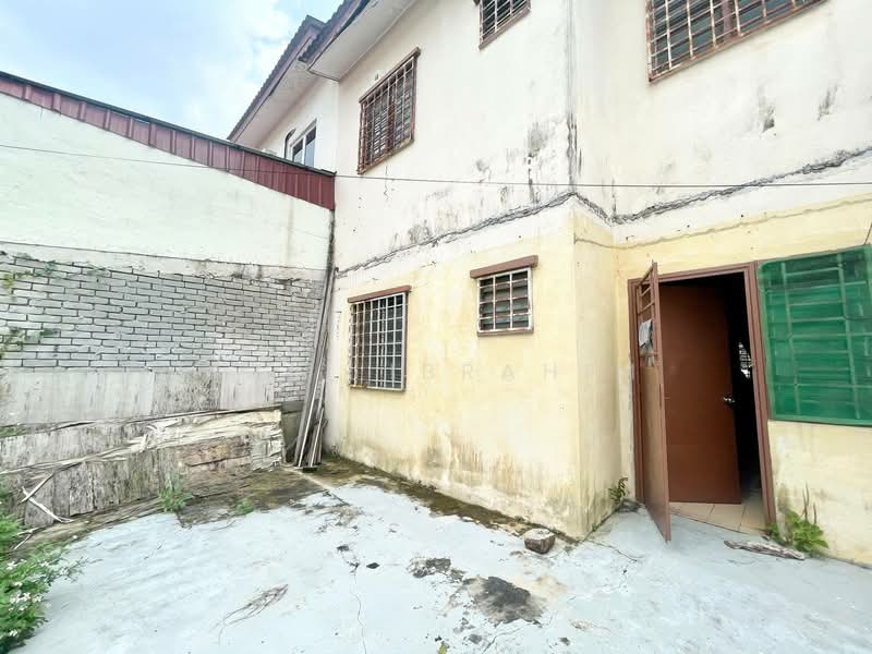 2-storey Terraced House for Sale in Taman Lestari Perdana (Seri Kembangan) - Azli Ibrahim - Exterior - PropertyGuru.com.my