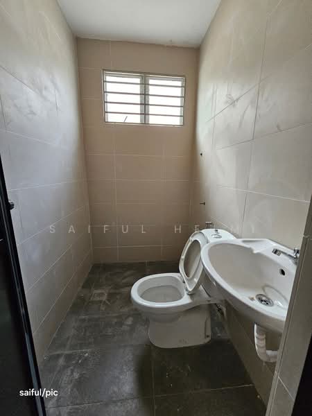 2-storey Terraced House for Sale in Bukit Jelutong (Shah Alam) - SAIFUL HELMI - Bathroom - PropertyGuru.com.my