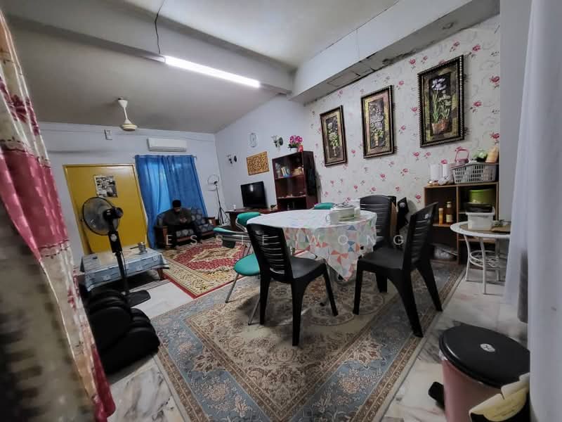 1.5-storey Terraced House for Sale in Bandar Tasik Puteri (Rawang) - Jessie Wong - Living Room - PropertyGuru.com.my