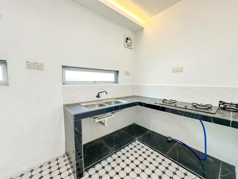 2-storey Terraced House for Sale in Seri Kembangan (Selangor) - Zarema Kulbuzheva - Kitchen - PropertyGuru.com.my