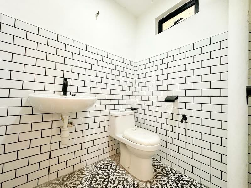 2-storey Terraced House for Sale in Seri Kembangan (Selangor) - Zarema Kulbuzheva - Bathroom - PropertyGuru.com.my