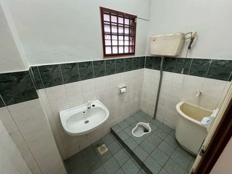 Rumah Teres 2 Tingkat untuk Dijual di Bandar Baru Permas Jaya (Permas Jaya) - Ai Zek - Bathroom - PropertyGuru.com.my