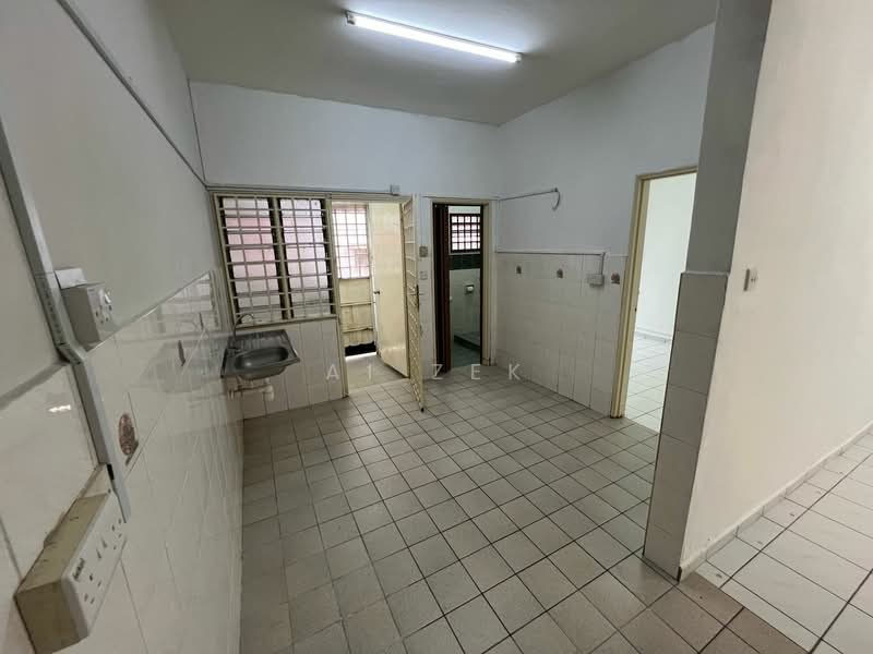 Rumah Teres 2 Tingkat untuk Dijual di Bandar Baru Permas Jaya (Permas Jaya) - Ai Zek - Kitchen - PropertyGuru.com.my