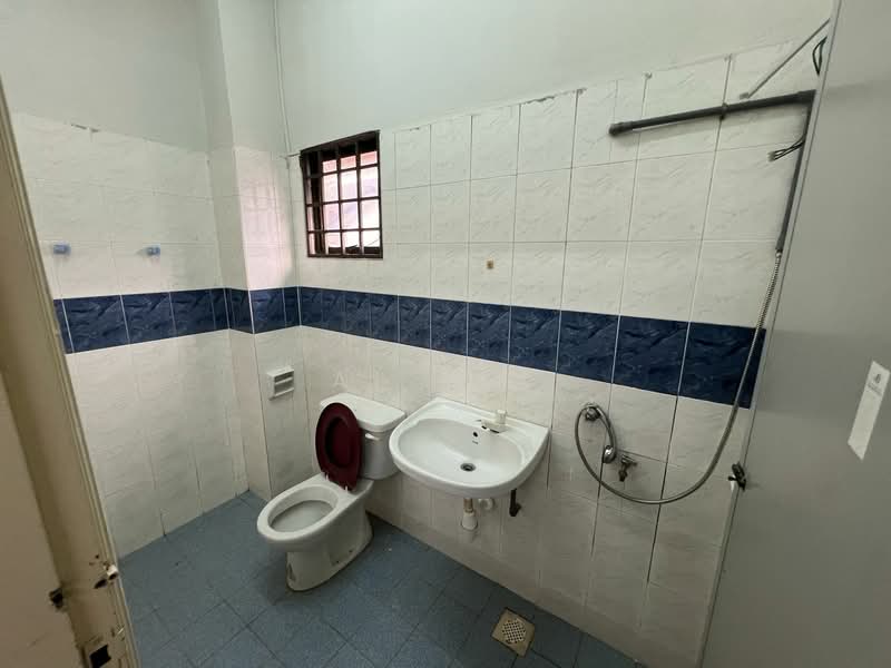 Rumah Teres 2 Tingkat untuk Dijual di Bandar Baru Permas Jaya (Permas Jaya) - Ai Zek - Bathroom - PropertyGuru.com.my