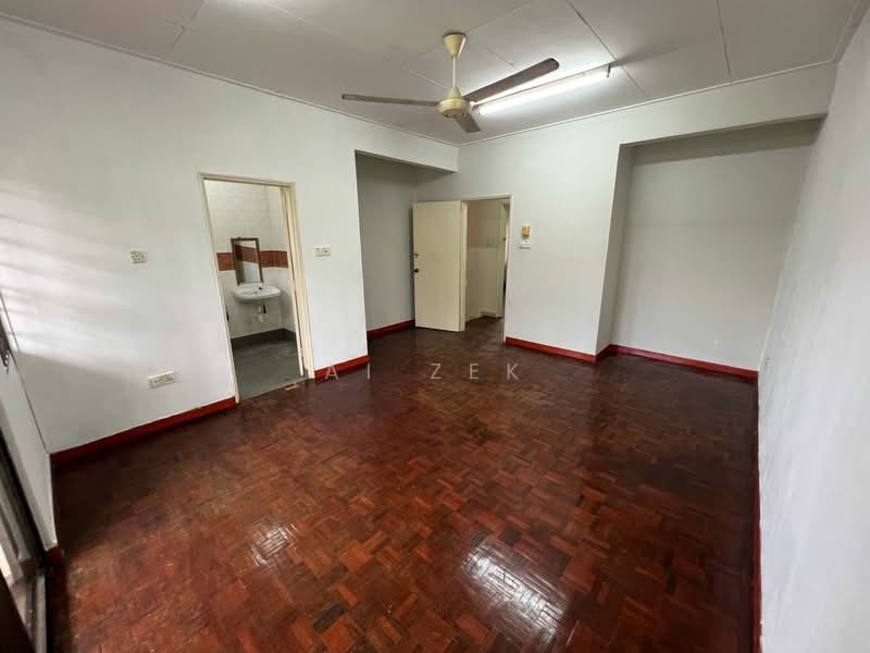 Rumah Teres 2 Tingkat untuk Dijual di Bandar Baru Permas Jaya (Permas Jaya) - Ai Zek - Master Bedroom - PropertyGuru.com.my