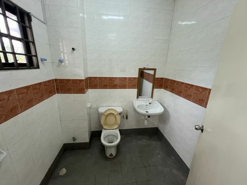 Rumah Teres 2 Tingkat untuk Dijual di Bandar Baru Permas Jaya (Permas Jaya) - Ai Zek - Bathroom - PropertyGuru.com.my