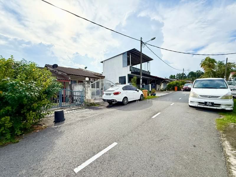 Rumah Teres 1 Tingkat untuk Dijual di Semenyih (Selangor) - Azli Ibrahim - Exterior - PropertyGuru.com.my