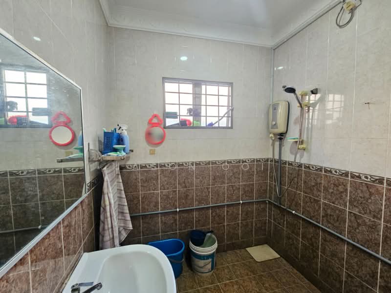 Rumah Teres 2 Tingkat untuk Dijual di Putra Permai (Subang Jaya) - Jason Ooi - Bathroom - PropertyGuru.com.my