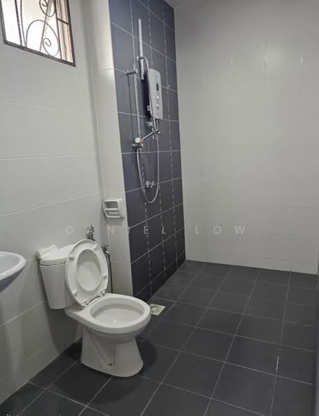 Rumah Teres untuk Dijual di Taman Semenyih Mewah (Semenyih) - Daniel Low - Bathroom - PropertyGuru.com.my