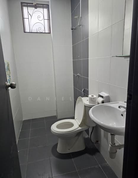 Rumah Teres untuk Dijual di Taman Semenyih Mewah (Semenyih) - Daniel Low - Bathroom - PropertyGuru.com.my