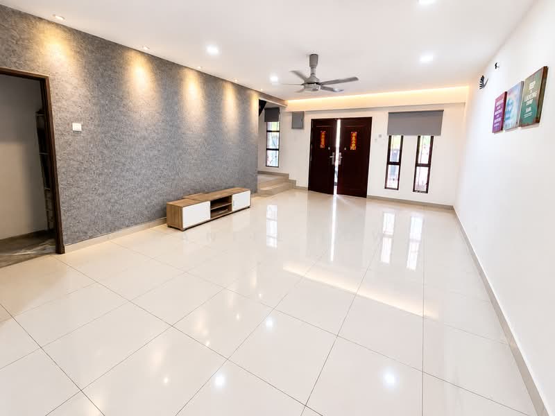 Terraced House for Sale in Taman Semenyih Mewah (Semenyih) - Daniel Low - Living Room - PropertyGuru.com.my