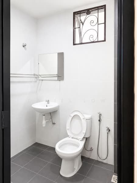 Terraced House for Sale in Taman Semenyih Mewah (Semenyih) - Daniel Low - Bathroom - PropertyGuru.com.my