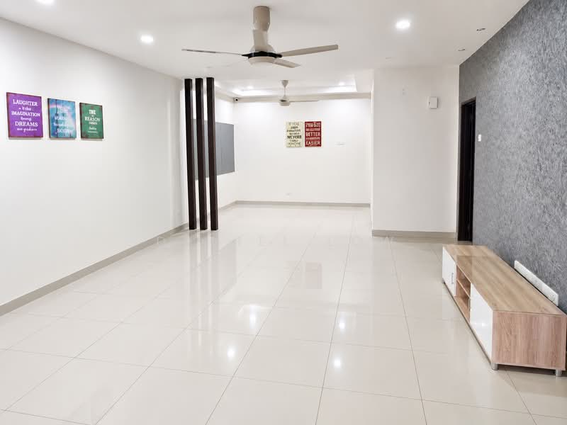 Terraced House for Sale in Taman Semenyih Mewah (Semenyih) - Daniel Low - Living Room - PropertyGuru.com.my