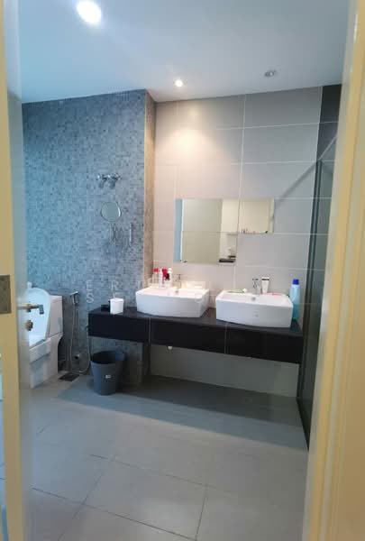 Semi-Detached House for Sale in Bandar Botanic (Klang) - Eric Lim Seong Hooi - Bathroom - PropertyGuru.com.my