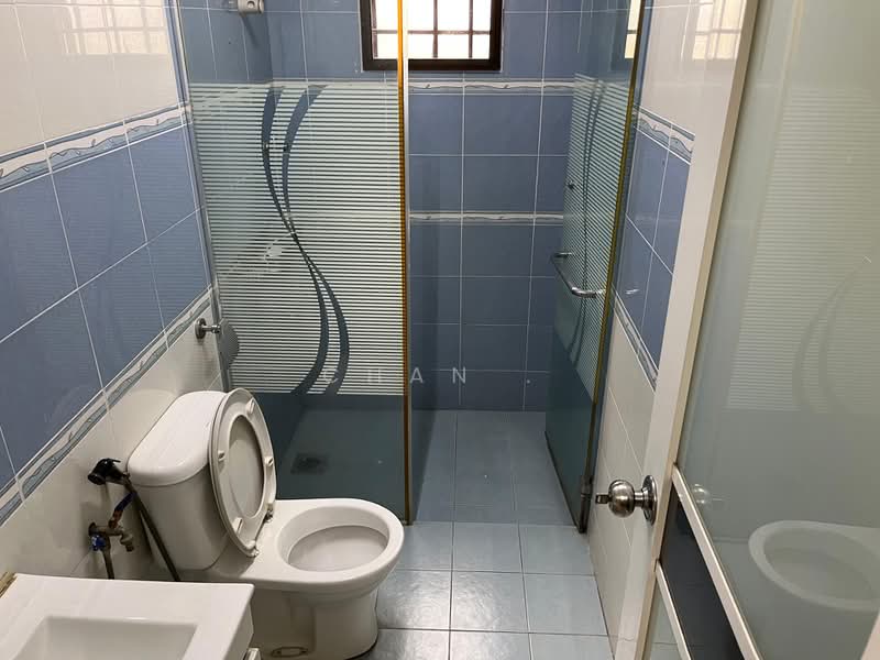 Rumah Berkembar untuk Dijual di Taman Gembira (Jalan Klang Lama (Old Klang Road)) - Chan . - Bathroom - PropertyGuru.com.my