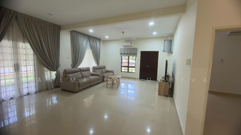 2-storey Terraced House for Sale in Bukit Jelutong (Shah Alam) - Zarema Kulbuzheva - Living Room - PropertyGuru.com.my