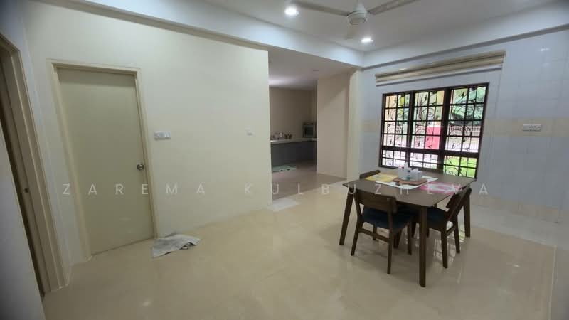 2-storey Terraced House for Sale in Bukit Jelutong (Shah Alam) - Zarema Kulbuzheva - Dining Room - PropertyGuru.com.my