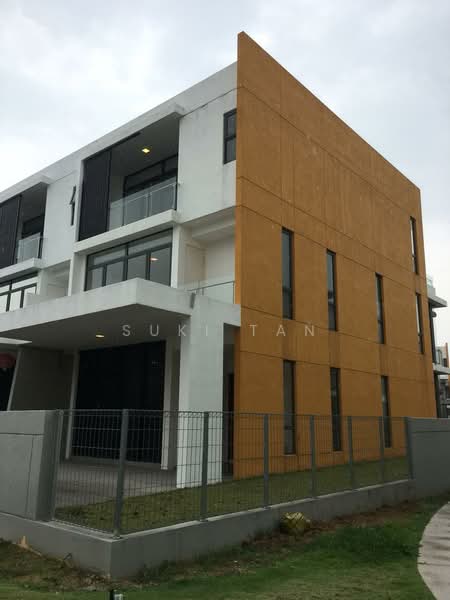 3-storey Terraced House for Rent in Lake Fields (Sungai Besi) - Suki Tan - Exterior - PropertyGuru.com.my