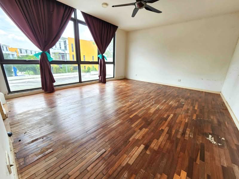 3-storey Terraced House for Rent in Lake Fields (Sungai Besi) - Suki Tan - Living Room - PropertyGuru.com.my