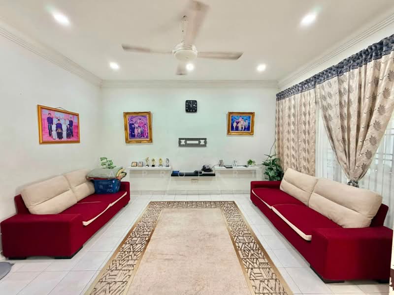 Rumah Teres 2 Tingkat untuk Dijual di Taman Desa Tebrau (Tebrau) - Azlan Ismail aiproperty - Living Room - PropertyGuru.com.my