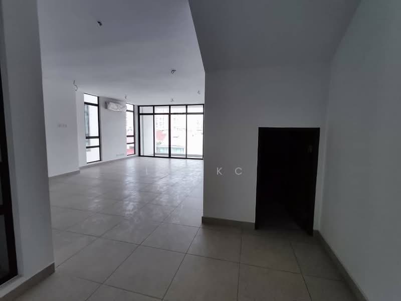 Servis Apartment untuk Dijual di Laguna Residences - Loh KC - Living Room - PropertyGuru.com.my