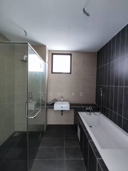 Servis Apartment untuk Dijual di Laguna Residences - Loh KC - Bathroom - PropertyGuru.com.my