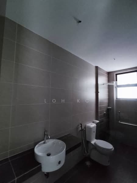 Servis Apartment untuk Dijual di Laguna Residences - Loh KC - Bathroom - PropertyGuru.com.my