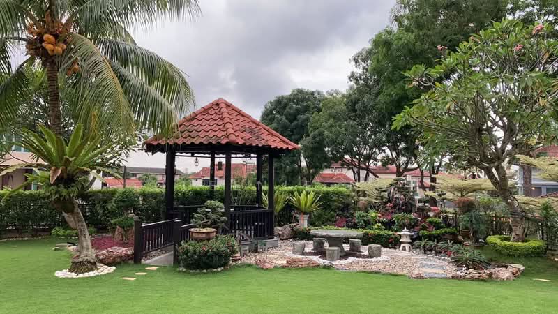 Rumah Berkembar untuk Dijual di Taman Redang (Johor Bahru) - Queenie Ng - Garden - PropertyGuru.com.my