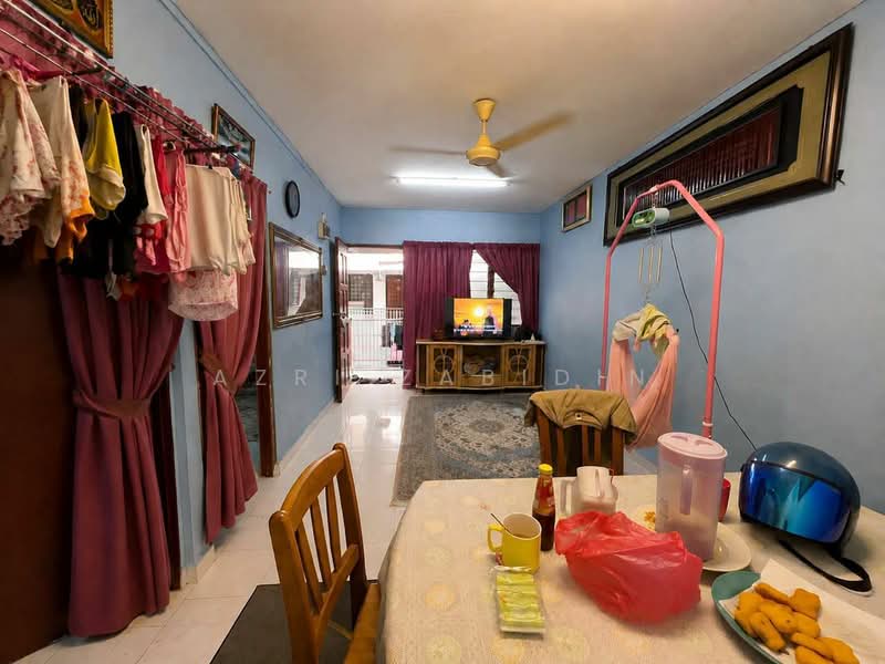 Rumah Flat untuk Dijual di Puchong Permai - Azri Zabidin - Living Room - PropertyGuru.com.my