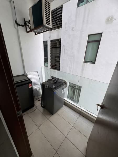Servis Apartment untuk Dijual di Laguna Residences - Loh KC - Balcony - PropertyGuru.com.my