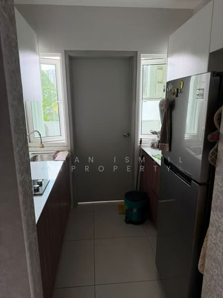 Apartment for Sale at Seasons Amara Larkin - Azlan Ismail aiproperty - Kitchen - PropertyGuru.com.my