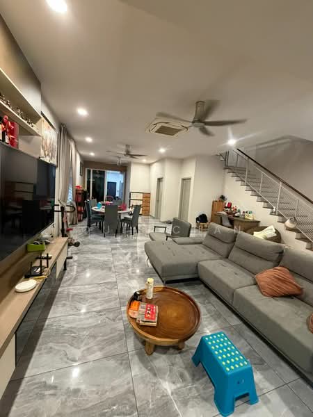 2-storey Terraced House for Sale in Kota Bayuemas (Klang) - Louis Chan - Living Room - PropertyGuru.com.my