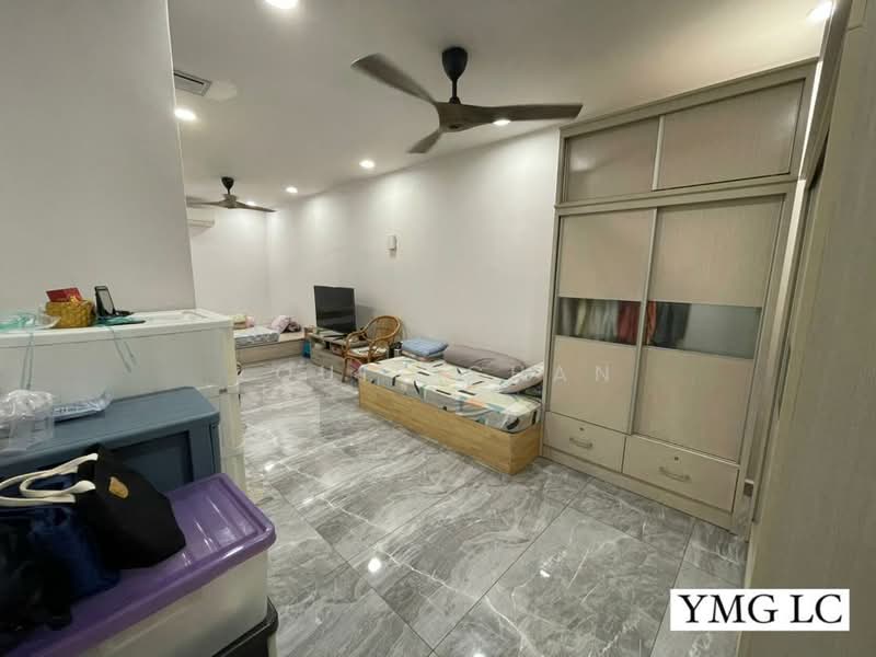2-storey Terraced House for Sale in Kota Bayuemas (Klang) - Louis Chan - Living Room - PropertyGuru.com.my