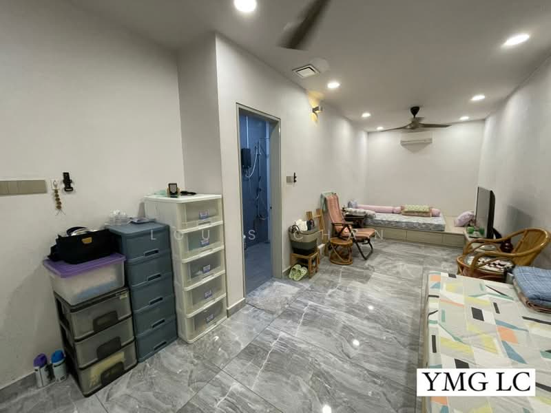2-storey Terraced House for Sale in Kota Bayuemas (Klang) - Louis Chan - Living Room - PropertyGuru.com.my