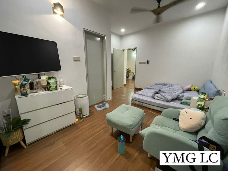 2-storey Terraced House for Sale in Kota Bayuemas (Klang) - Louis Chan - Living Room - PropertyGuru.com.my