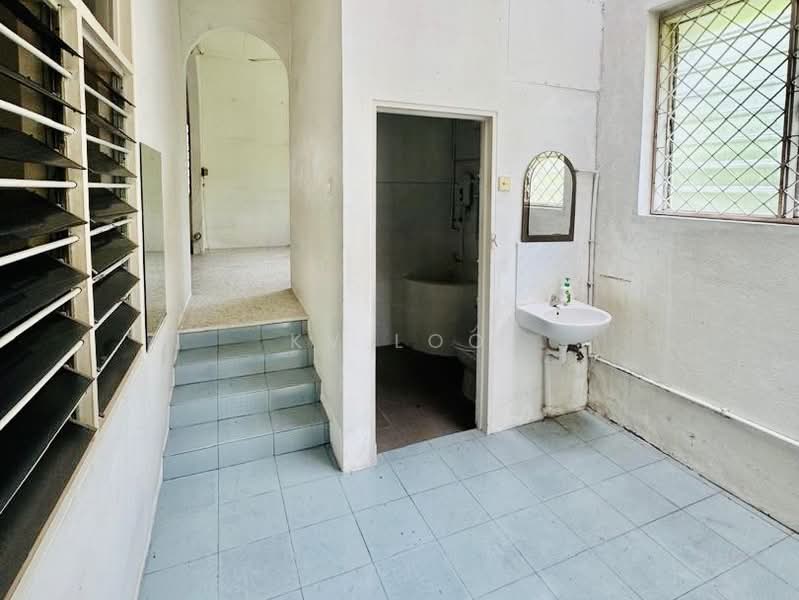 Rumah Teres 1 Tingkat untuk Dijual di Tanjung Tokong (Penang) - KV LOO - Bathroom - PropertyGuru.com.my