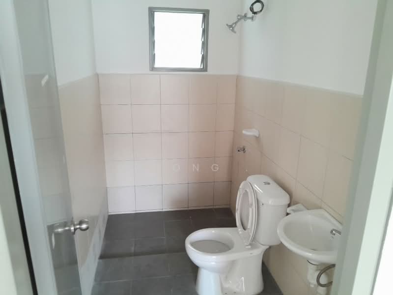 Apartment for Rent at Gapura Bayu - Chong . - Bathroom - PropertyGuru.com.my