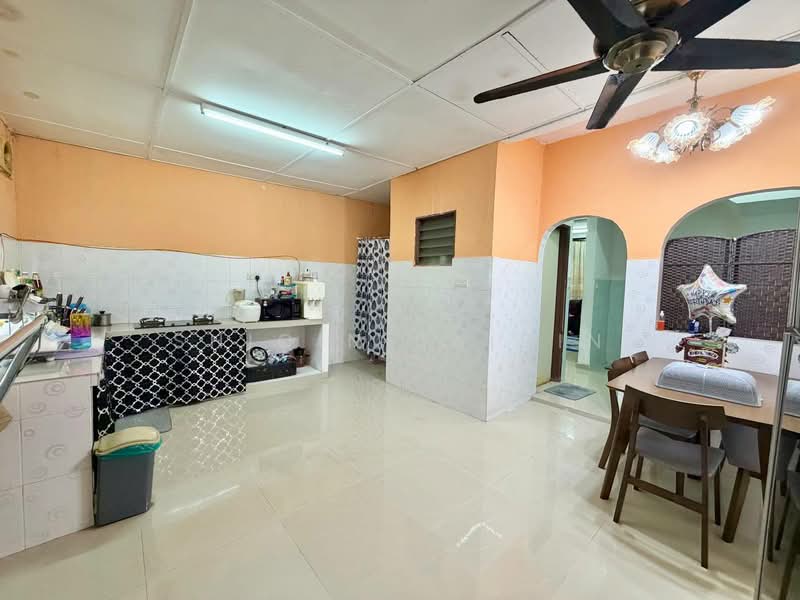 2-storey Terraced House for Sale in Bandar Puncak Alam (Puncak Alam) - Shiqin Saidin - Kitchen - PropertyGuru.com.my