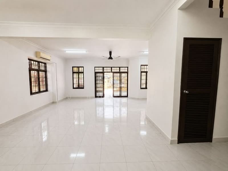 Semi-Detached House for Sale in Taman Perling (Perling) - U Hon Kun - Living Room - PropertyGuru.com.my