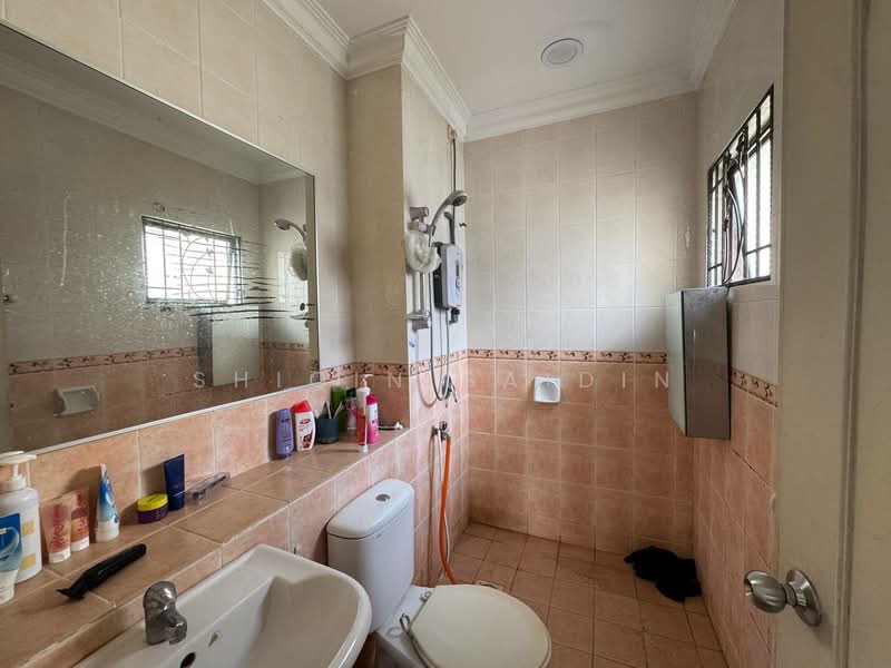 Rumah Teres 2 Tingkat untuk Dijual di Petaling Jaya (Selangor) - Shiqin Saidin - Bathroom - PropertyGuru.com.my