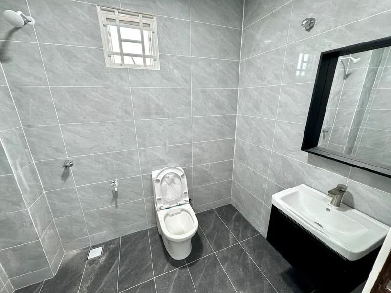 2-storey Terraced House for Sale in Taman Garing Utama (Rawang) - Bernard Ong - Bathroom - PropertyGuru.com.my