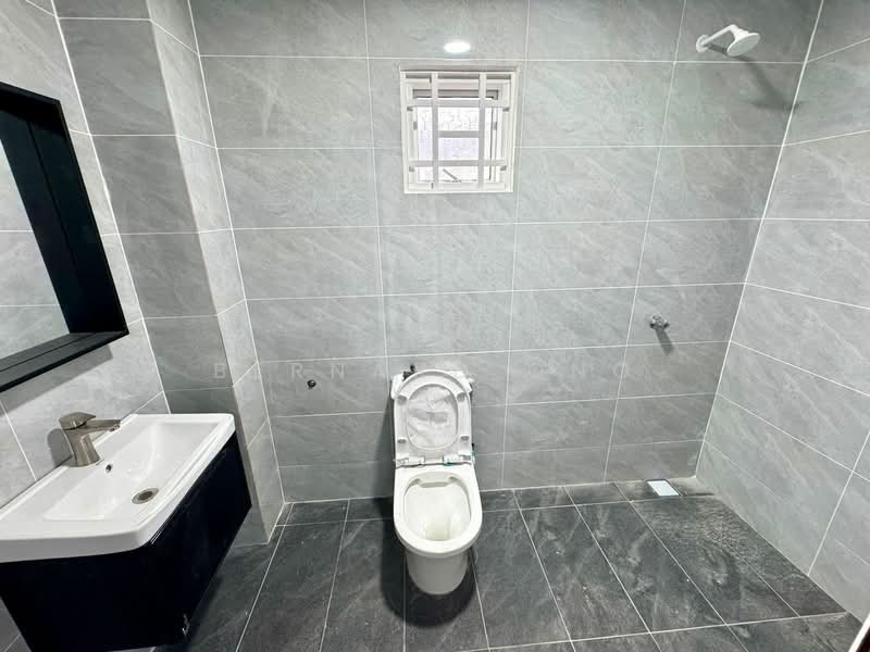 2-storey Terraced House for Sale in Taman Garing Utama (Rawang) - Bernard Ong - Bathroom - PropertyGuru.com.my