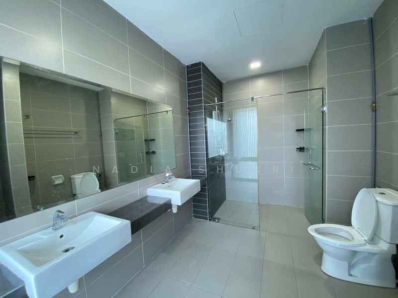 Rumah Berkembar untuk Disewa di Seksyen 7 (Shah Alam) - Nadia Shukri - Bathroom - PropertyGuru.com.my