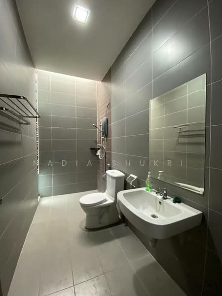 Rumah Berkembar untuk Disewa di Seksyen 7 (Shah Alam) - Nadia Shukri - Bathroom - PropertyGuru.com.my