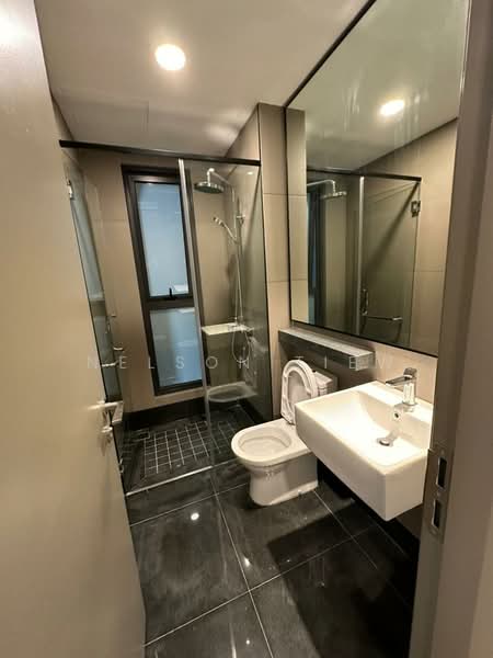 Servis Apartment untuk Disewa di Bloomsvale Menara Vista Petaling - Nelson Tiew - Bathroom - PropertyGuru.com.my